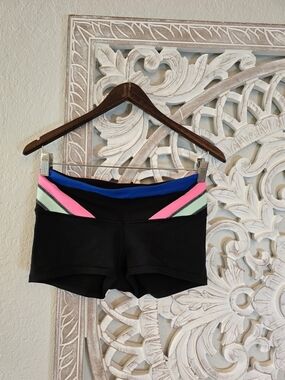 Lululemon Women's Boggie Colorful Multi Band Waistband Full On Luon Shorts 6